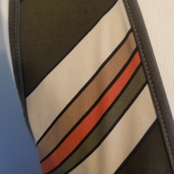 Deep v-neck front & back. Elegant, 70's colors, geometric pattern, size medium - Picture 3 of 8